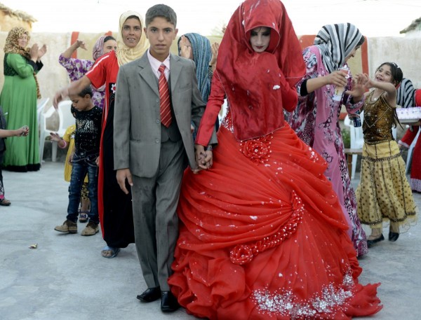 A Traditional Iraqi Bride Cup 8951